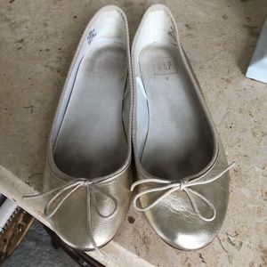 Gap ballet flats size 7 gold